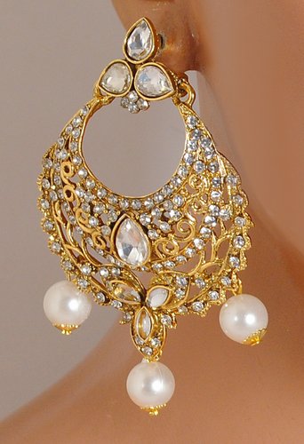 Goldpolish white earring with tikka-1233