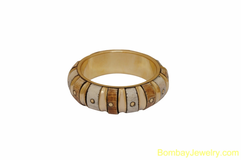 CREAM AND GOLDEN WOOD AND METAL BANGLE