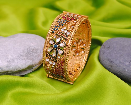 Goldpolish maroon, green and white bracelet-2130