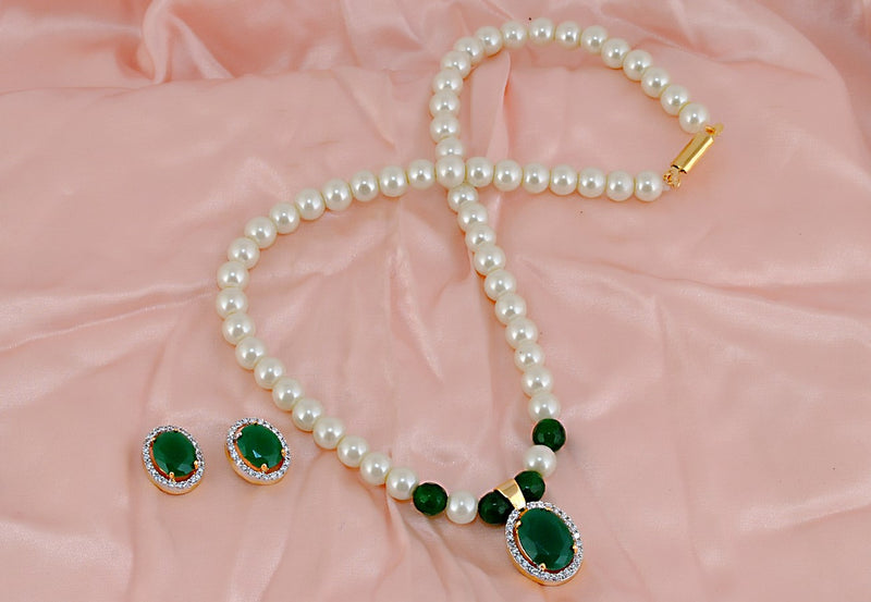 BEAUTIFUL GREEN AND WHITE PEARL PENDENT SET-167