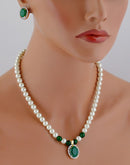 BEAUTIFUL GREEN AND WHITE PEARL PENDENT SET-167