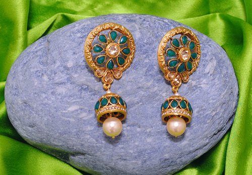 Goldpolish emerald green earring-2763
