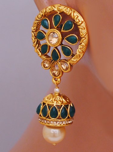 Goldpolish emerald green earring-2763