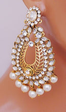 Goldpolish white earring-2260