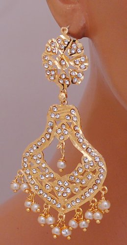 Goldpolish white earring with tikka-1203