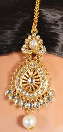 Goldpolish white earring with tikka-1228