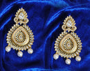 Goldpolish white earring with tikka-1228