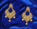 Goldpolish white earring with tikka-1229