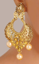 Goldpolish white earring with tikka-1229
