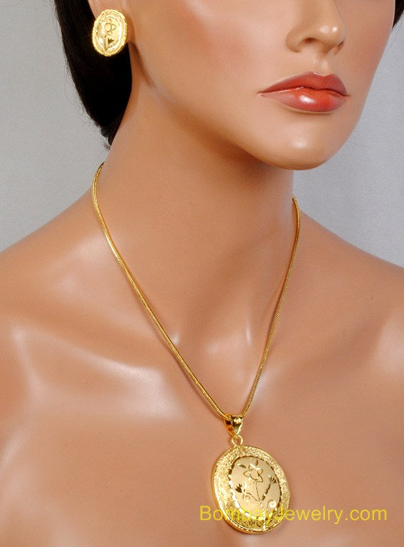 goldplated pendent set with ring
