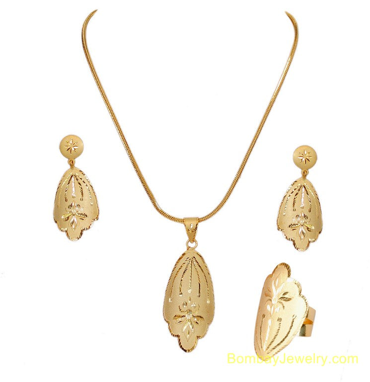 goldplated pendent set with ring