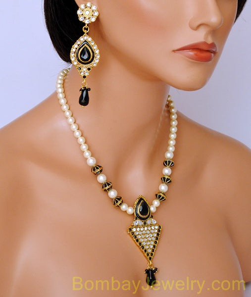 goldplated black and off white pearl pendent set