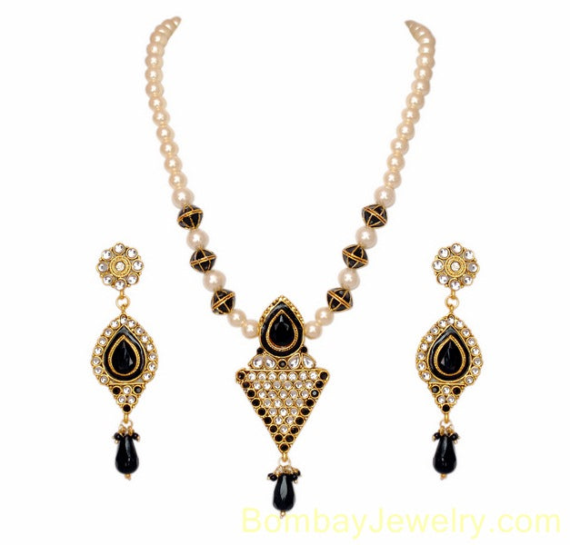 goldplated black and off white pearl pendent set