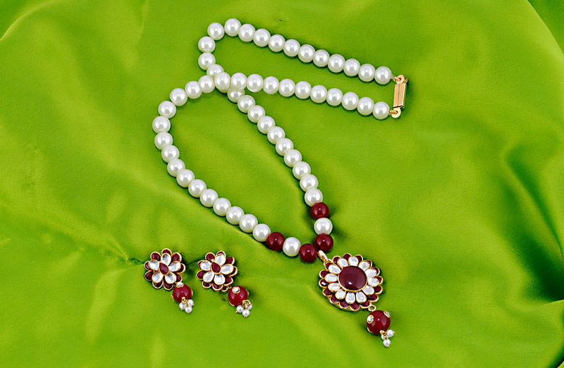 beautiful maroon and white pearl pacchi pendent set-304